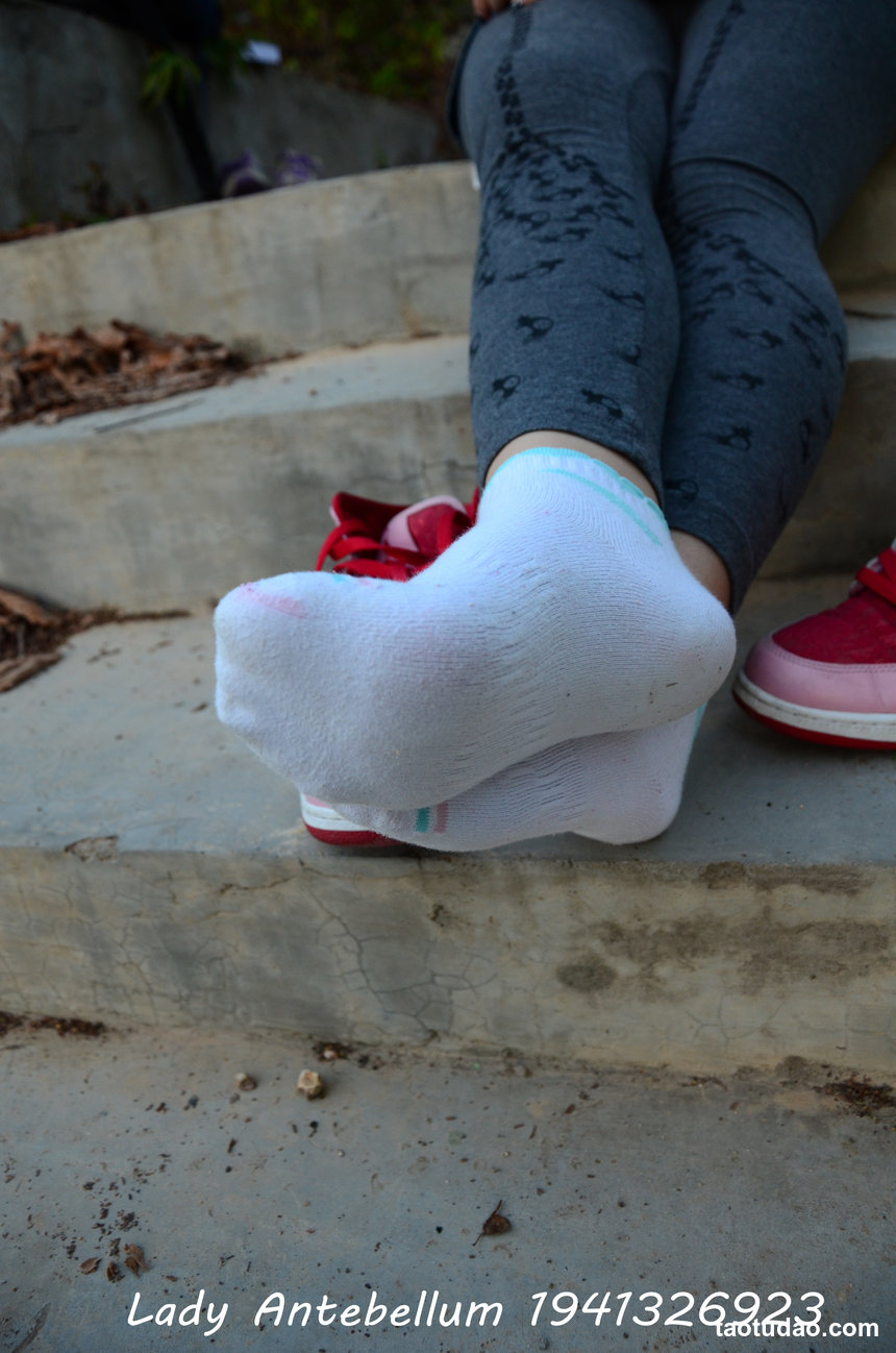 [战前女神] 恋足美腿棉袜女神级摄影套图 095 [95P-235MB]