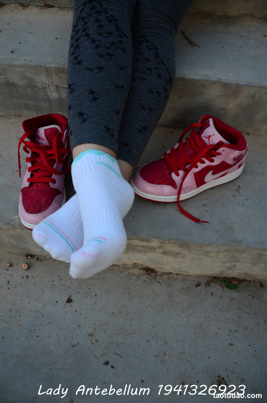 [战前女神] 恋足美腿棉袜女神级摄影套图 095 [95P-235MB]