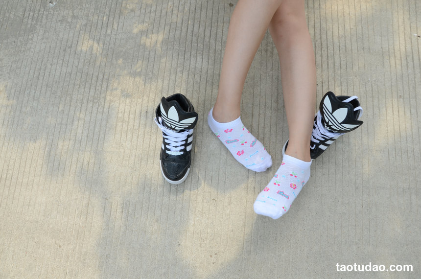 [战前女神] 恋足美腿棉袜女神级摄影套图 098 [140P-319MB]