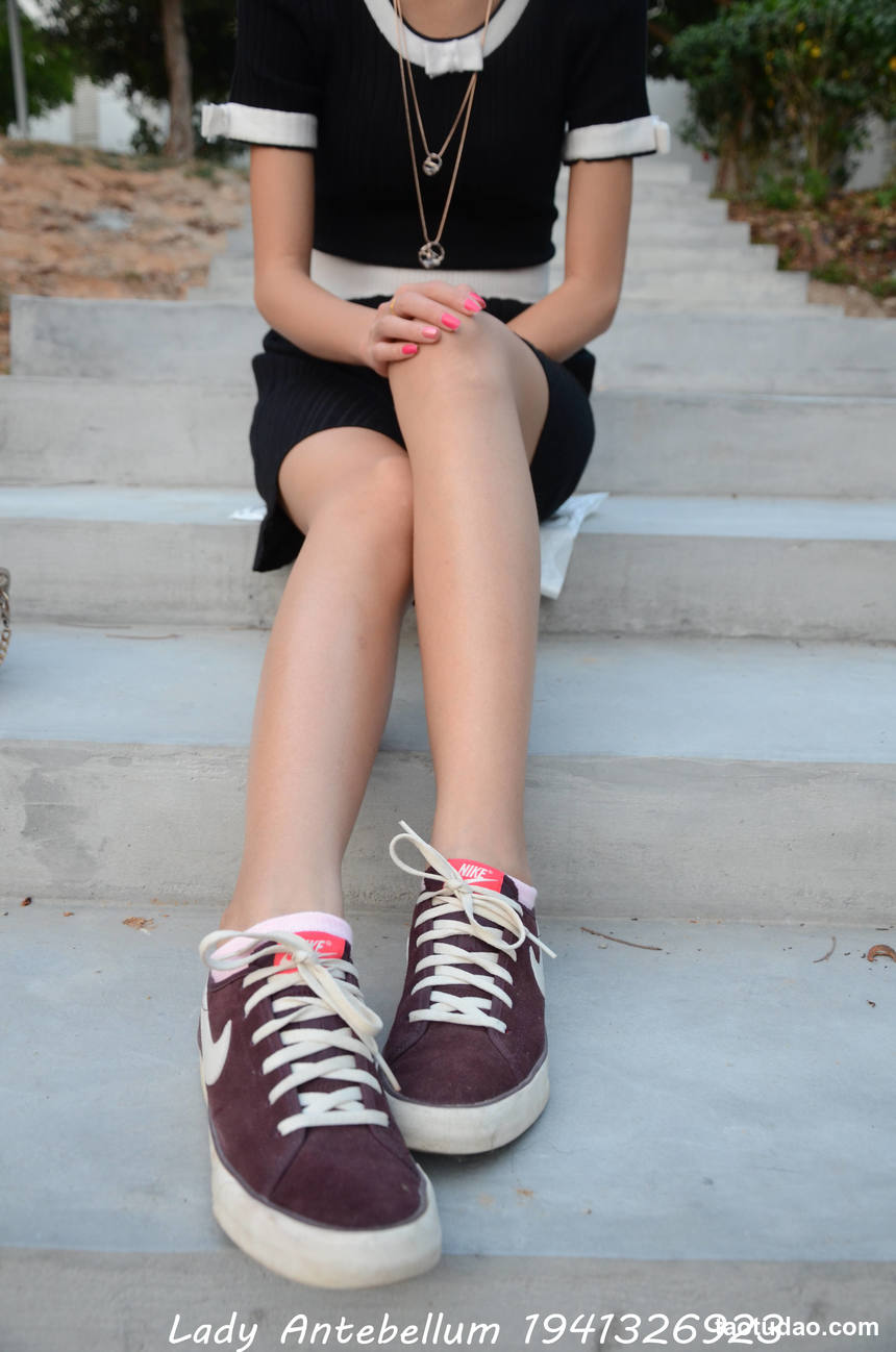 [战前女神] 恋足美腿棉袜女神级摄影套图 101 [128P-145MB]