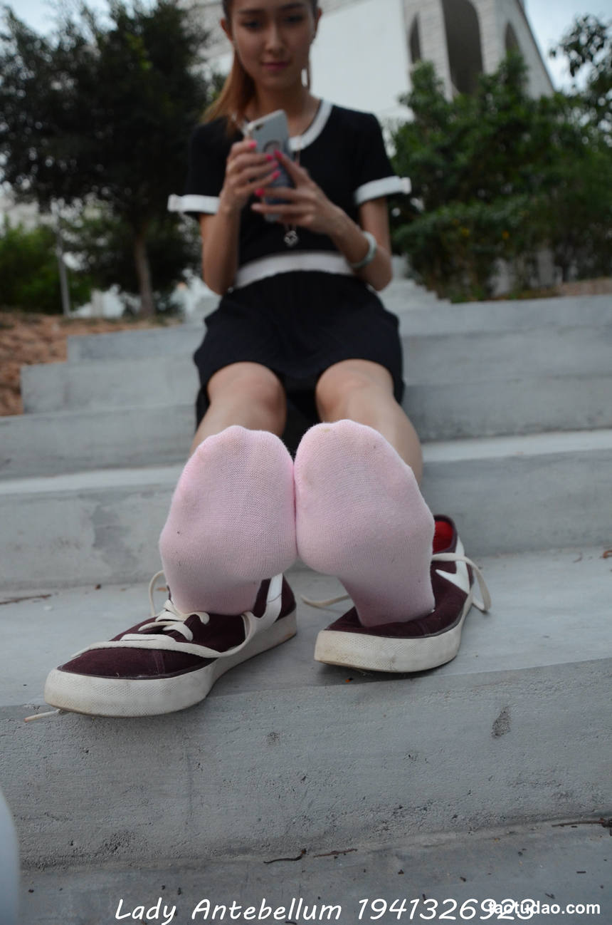 [战前女神] 恋足美腿棉袜女神级摄影套图 101 [128P-145MB]