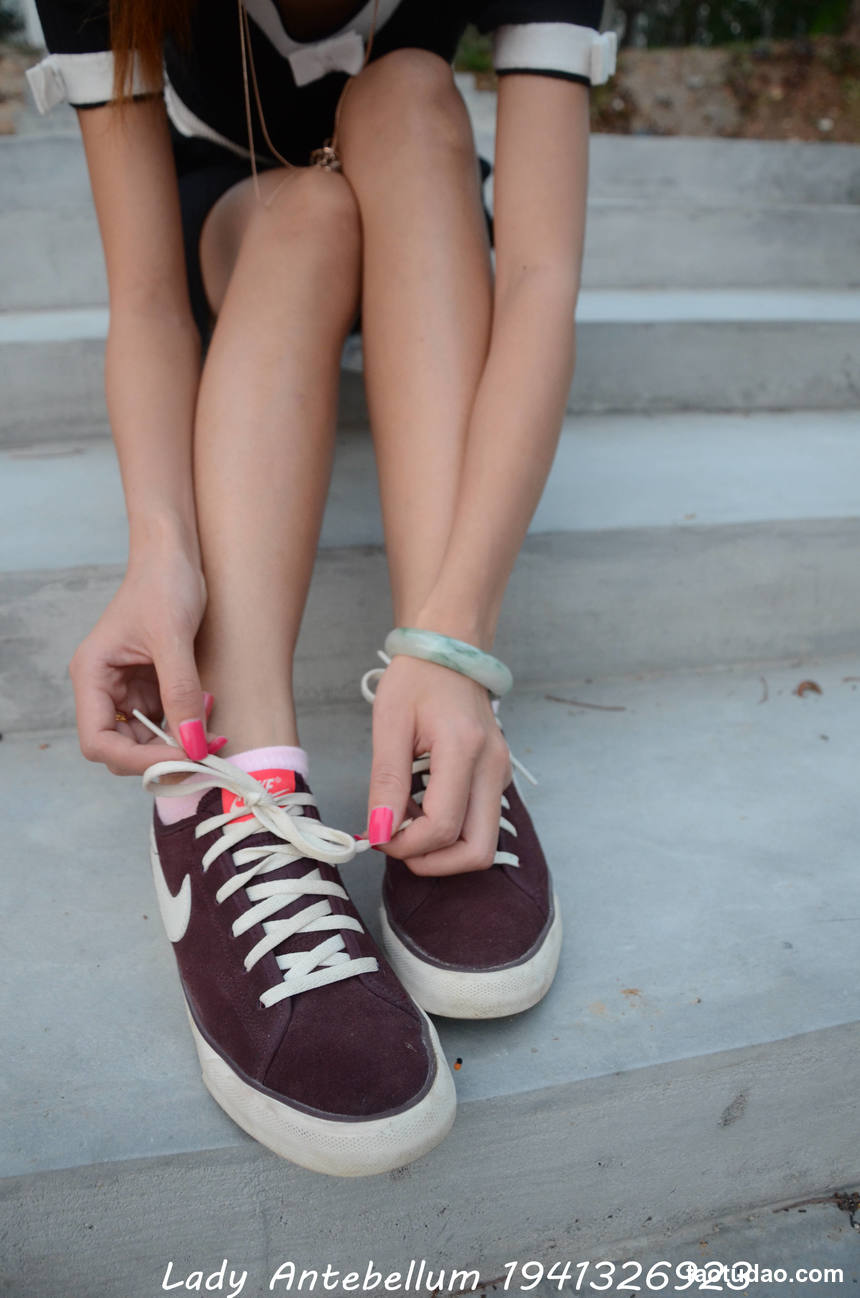 [战前女神] 恋足美腿棉袜女神级摄影套图 101 [128P-145MB]