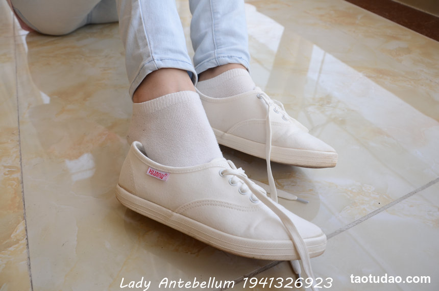 [战前女神] 恋足美腿棉袜女神级摄影套图 105 [98P+148M]