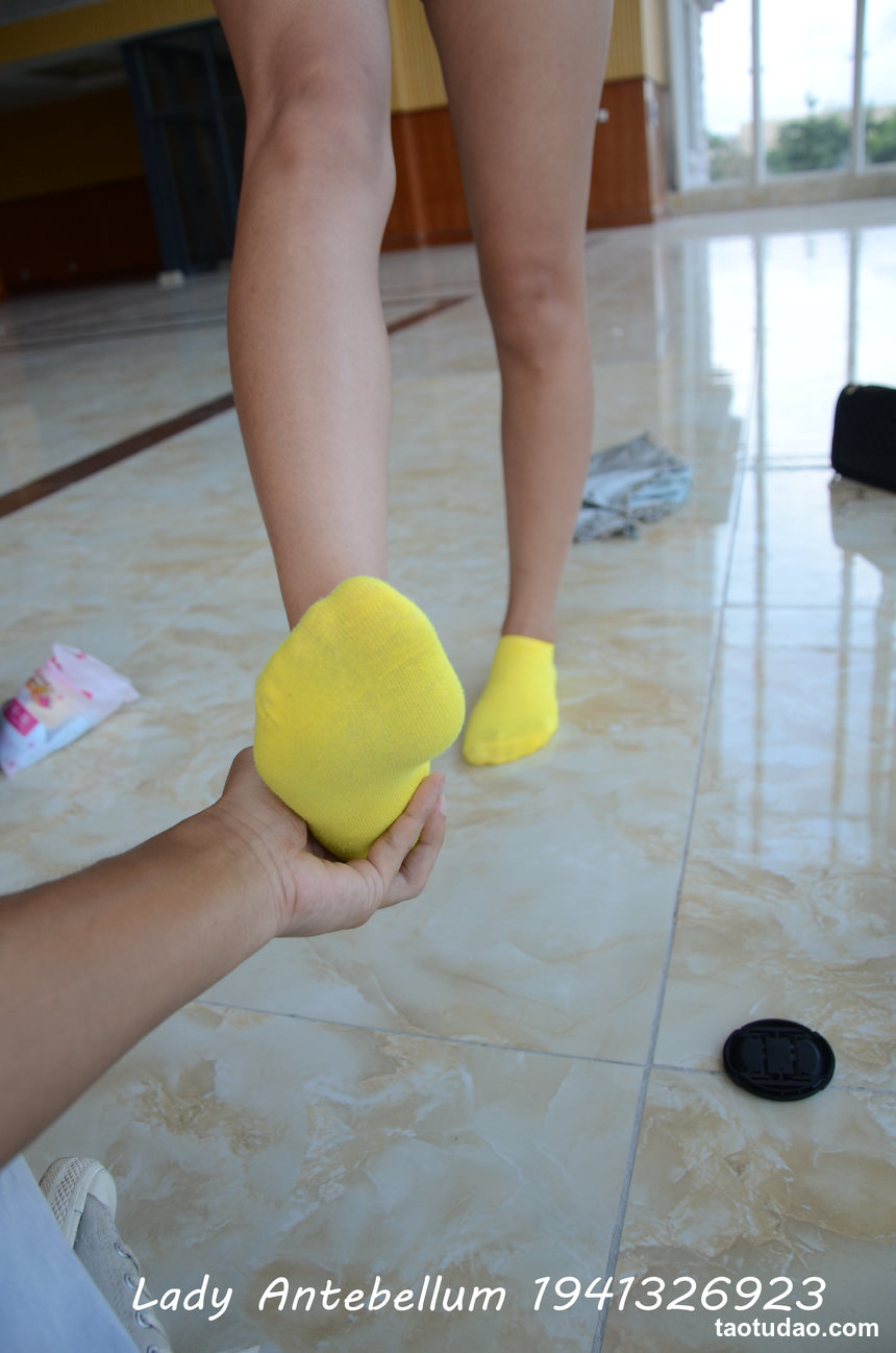 [战前女神] 恋足美腿棉袜女神级摄影套图 114 [114P+140M]