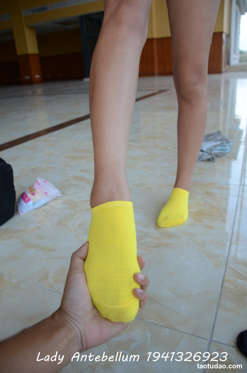 [战前女神] 恋足美腿棉袜女神级摄影套图 114 [114P+140M]