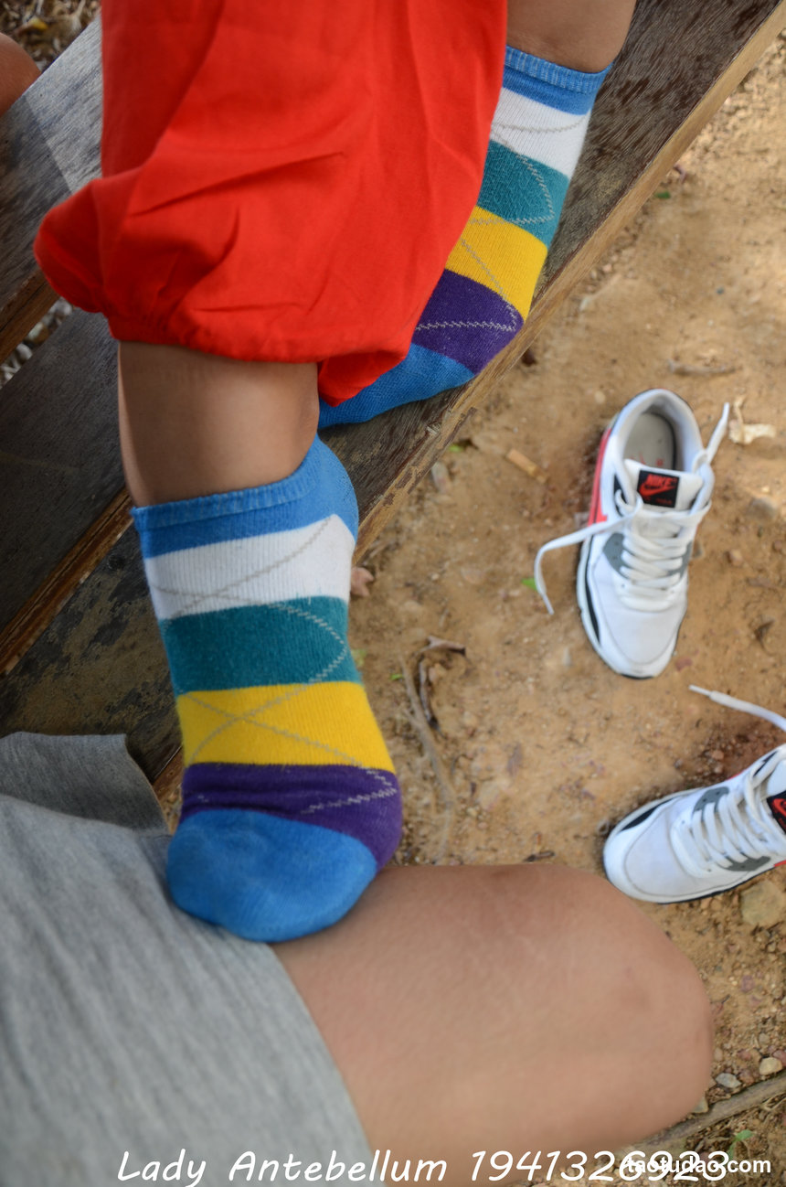 [战前女神] 恋足美腿棉袜女神级摄影套图 117 [92P+190M]