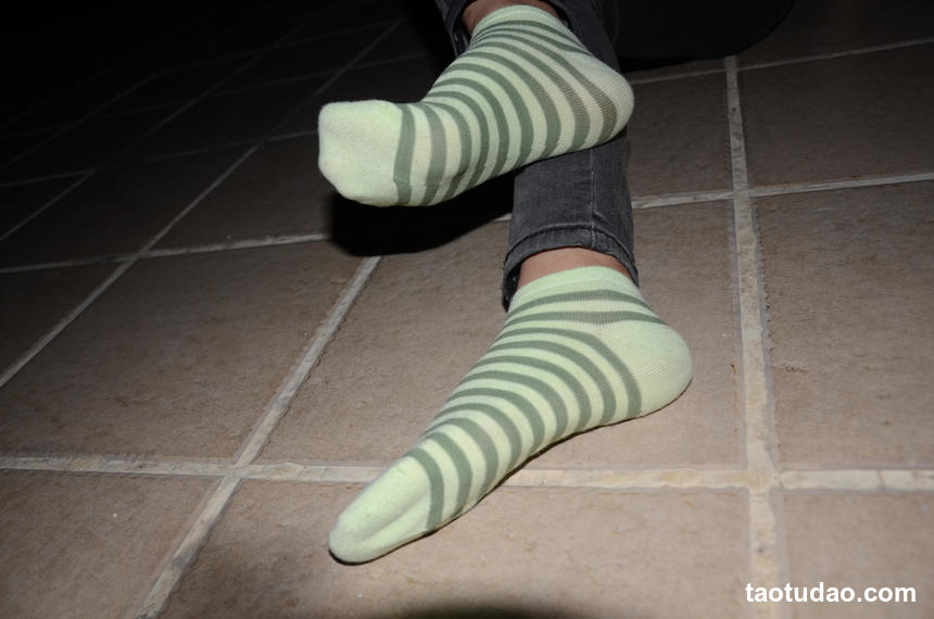 [战前女神] 恋足美腿棉袜女神级摄影套图 119 [87P+100M]