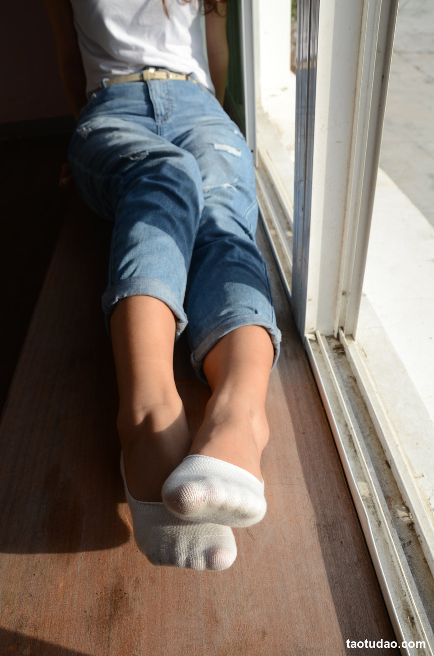 [战前女神] 恋足美腿棉袜女神级摄影套图 123 [102P+190M]