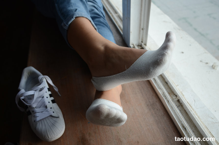 [战前女神] 恋足美腿棉袜女神级摄影套图 123 [102P+190M]