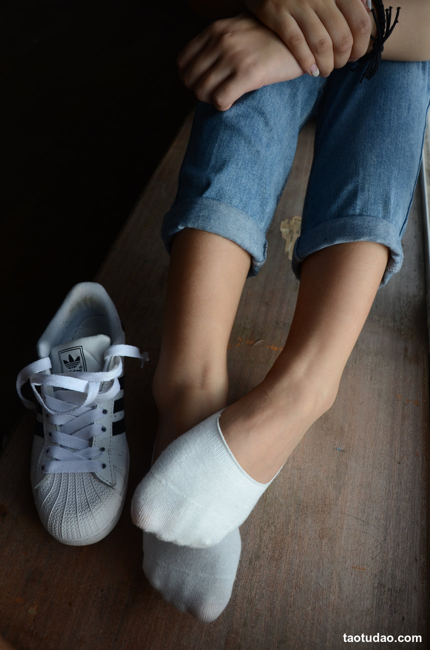 [战前女神] 恋足美腿棉袜女神级摄影套图 123 [102P+190M]