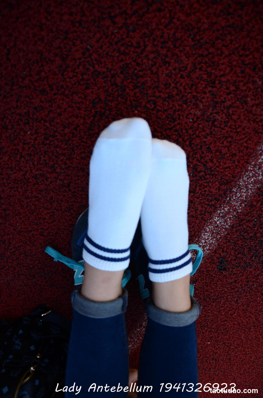 [战前女神] 恋足美腿棉袜女神级摄影套图 127 [99P+167M]