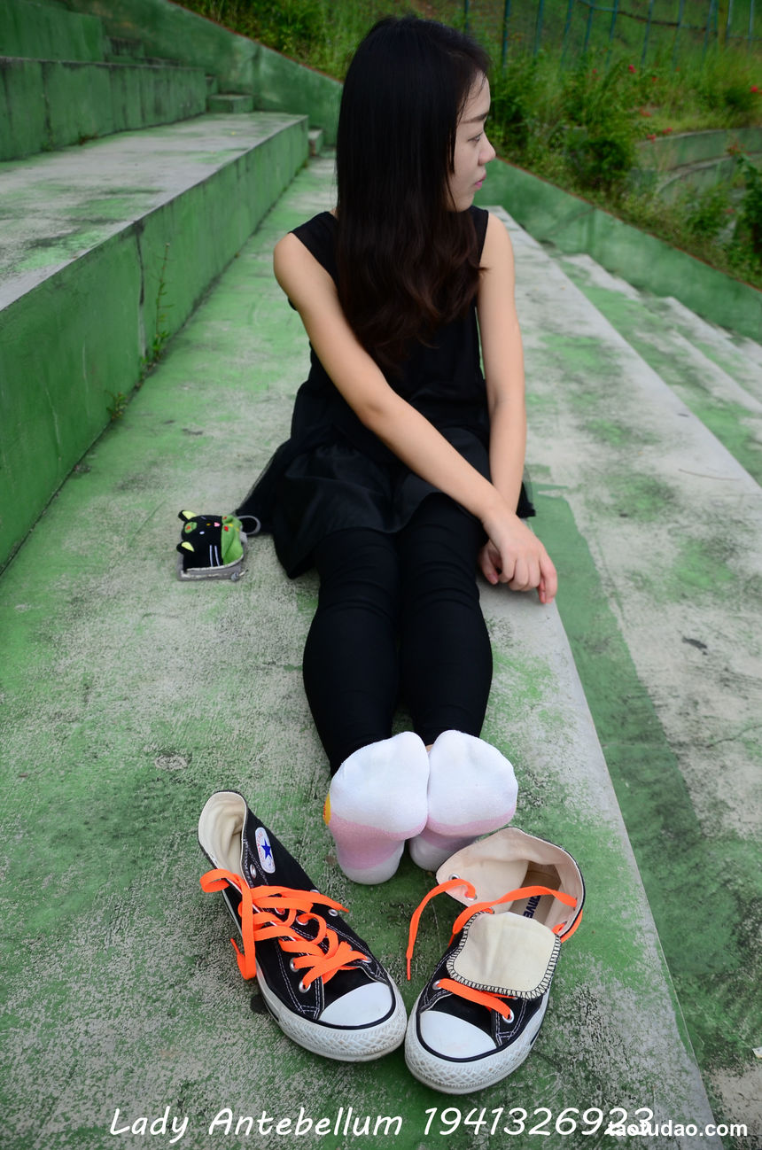 [战前女神] 恋足美腿棉袜女神级摄影套图 128 [112P+119M]