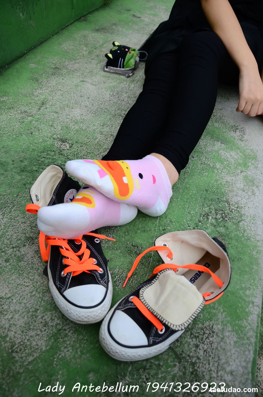 [战前女神] 恋足美腿棉袜女神级摄影套图 128 [112P+119M]