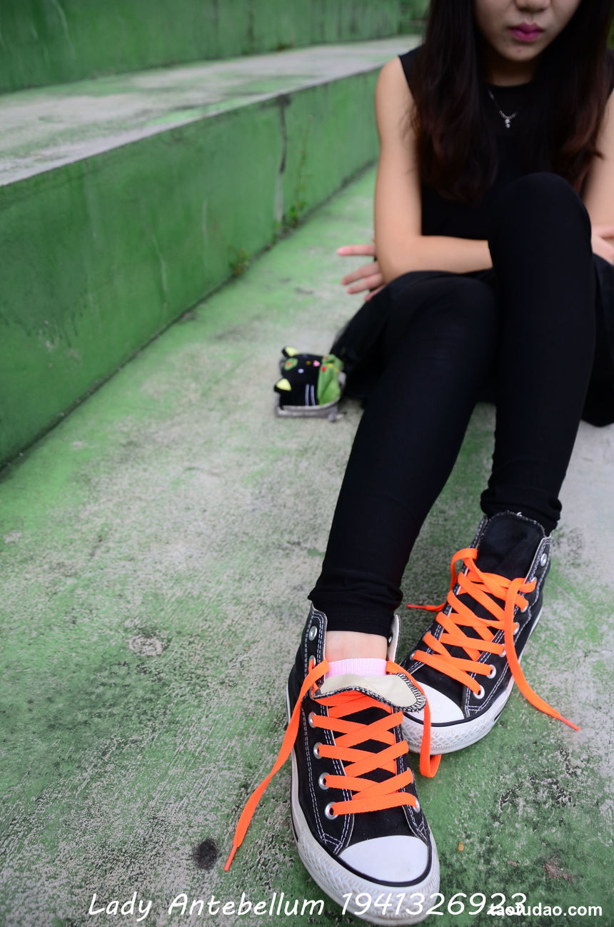 [战前女神] 恋足美腿棉袜女神级摄影套图 128 [112P+119M]