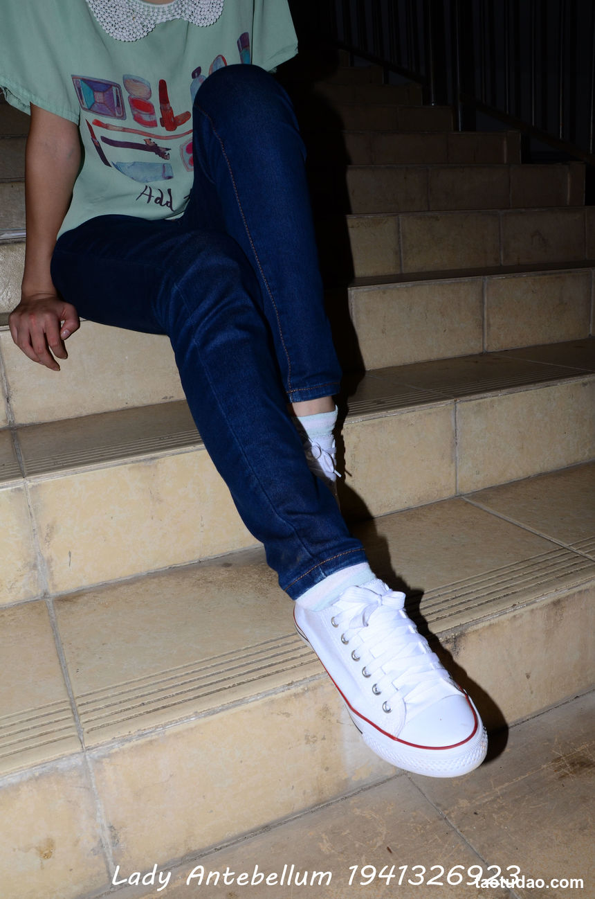 [战前女神] 恋足美腿棉袜女神级摄影套图 129 [80P+147M]