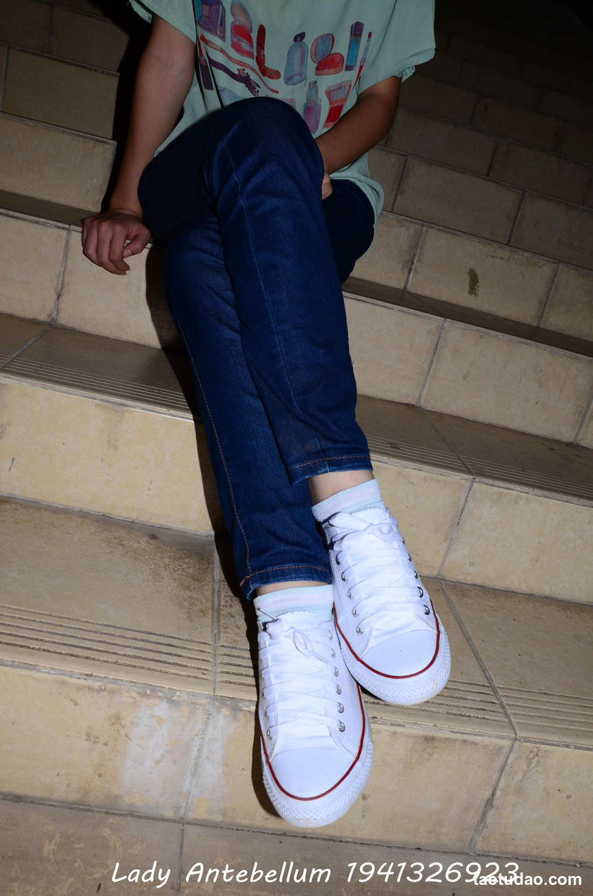 [战前女神] 恋足美腿棉袜女神级摄影套图 129 [80P+147M]