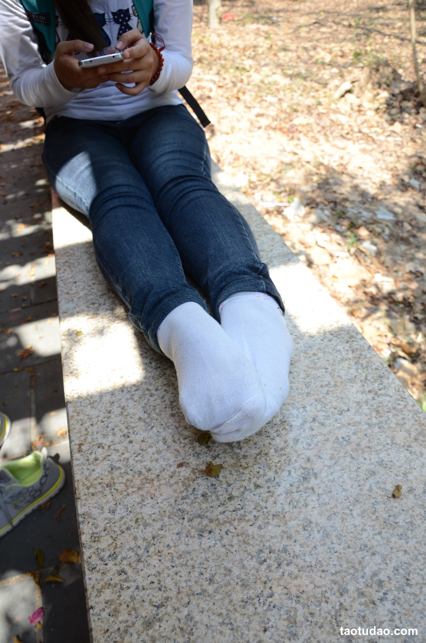 [战前女神] 恋足美腿棉袜女神级摄影套图 133 [41P+240M]