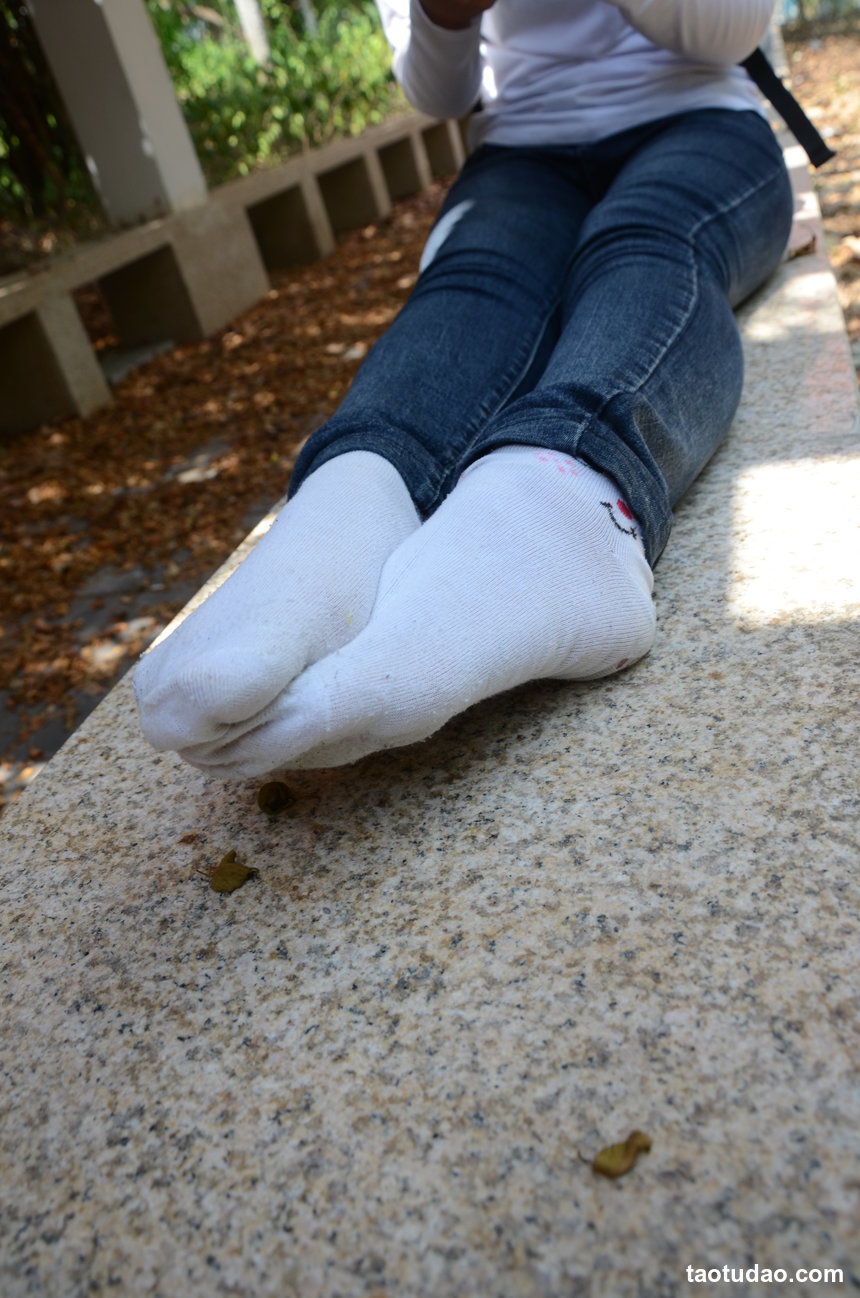 [战前女神] 恋足美腿棉袜女神级摄影套图 133 [41P+240M]