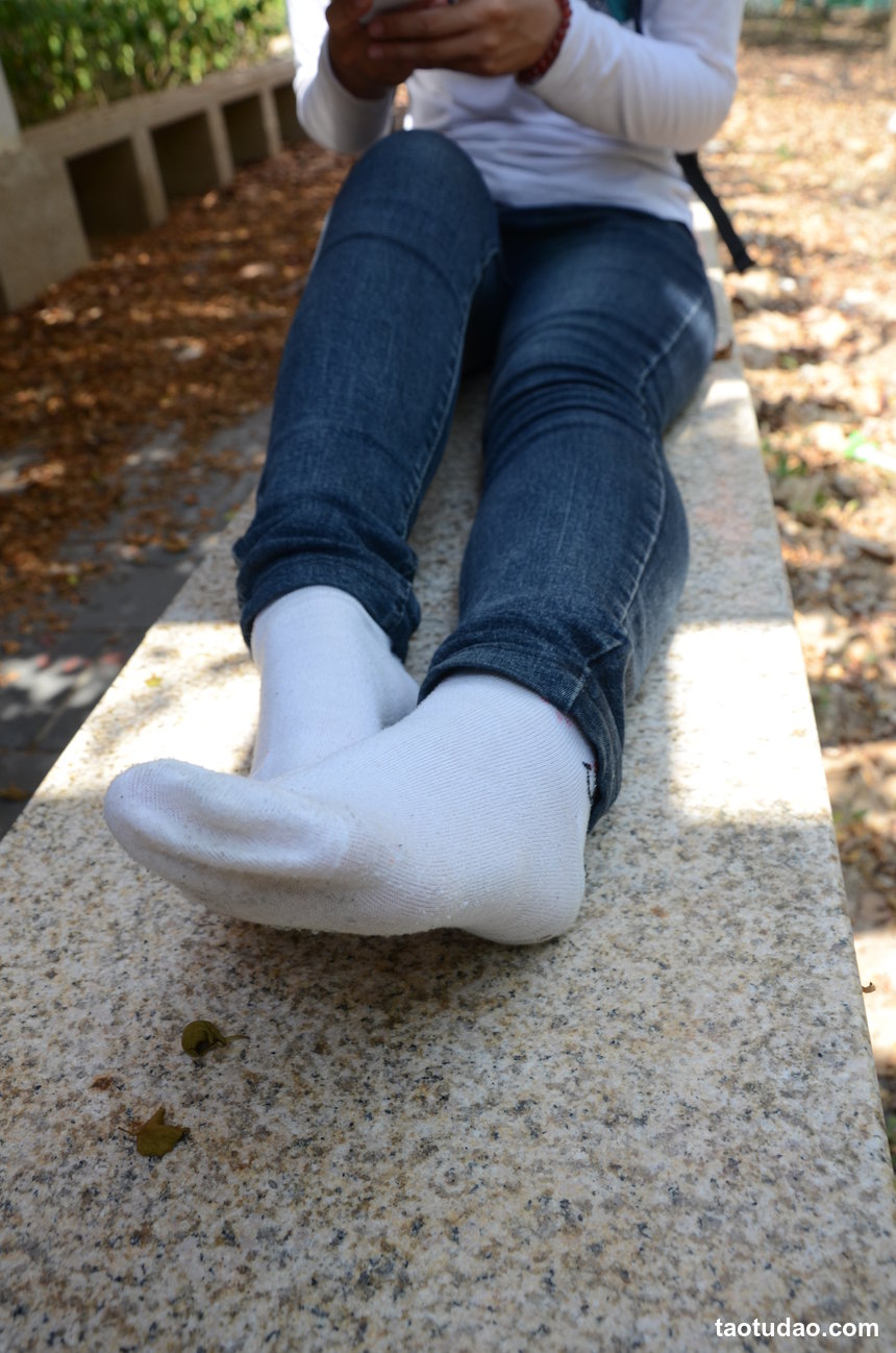 [战前女神] 恋足美腿棉袜女神级摄影套图 133 [41P+240M]