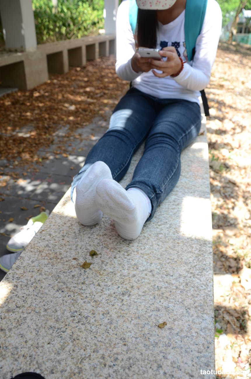 [战前女神] 恋足美腿棉袜女神级摄影套图 133 [41P+240M]