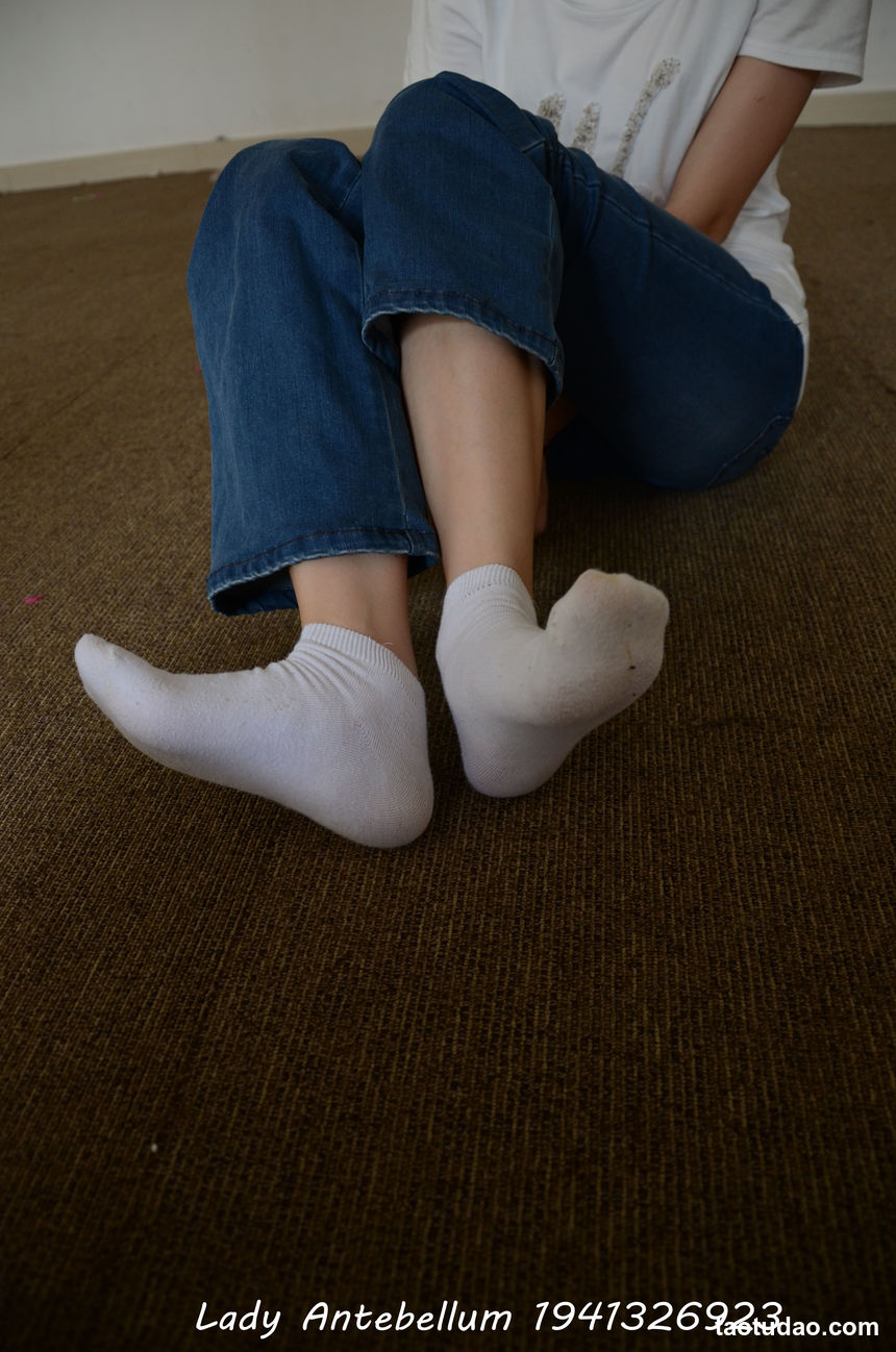 [战前女神] 恋足美腿棉袜女神级摄影套图 134 [221P+352M]