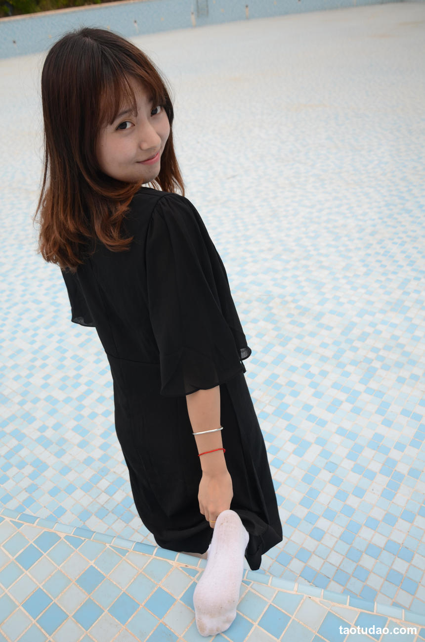 [战前女神] 恋足美腿棉袜女神级摄影套图 140 [127P+138M]