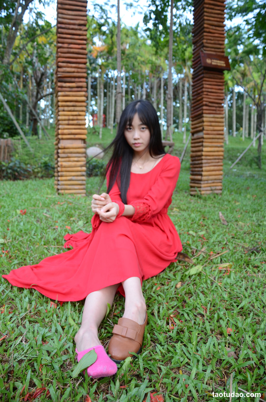 [战前女神] 恋足美腿棉袜女神级摄影套图 143 [345P+918M]