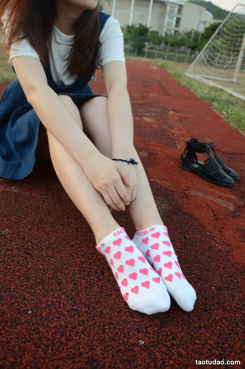 [战前女神] 恋足美腿棉袜女神级摄影套图 2015.05.05特辑 [114P+274M]