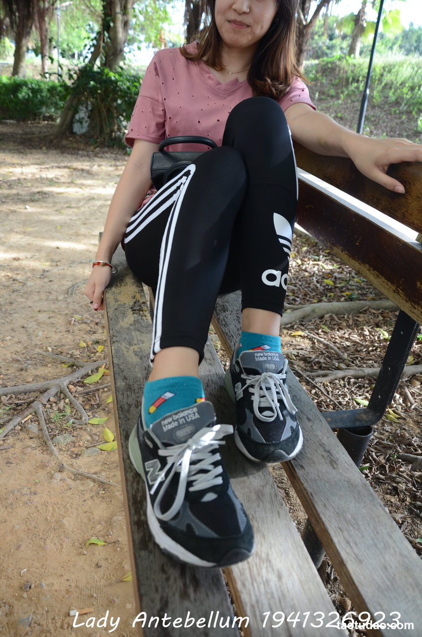 [战前女神] 恋足美腿棉袜女神级摄影套图 2015.06.01特辑 [134P+273M]