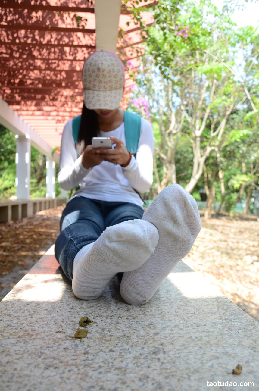 [战前女神] 恋足美腿棉袜女神级摄影套图 赠图 [40P+240M]