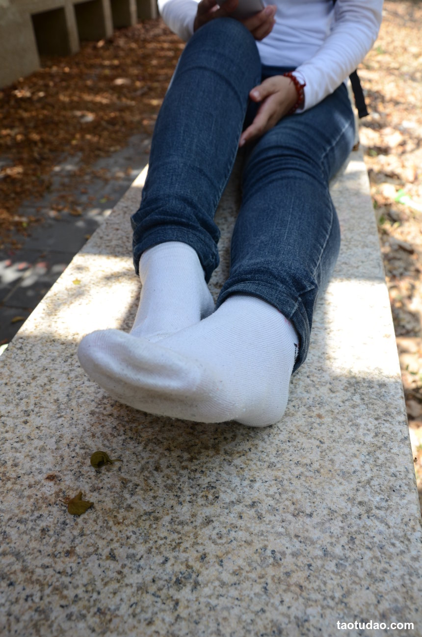 [战前女神] 恋足美腿棉袜女神级摄影套图 赠图 [40P+240M]