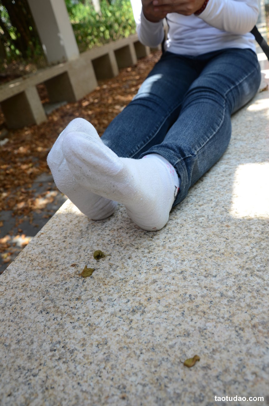 [战前女神] 恋足美腿棉袜女神级摄影套图 赠图 [40P+240M]