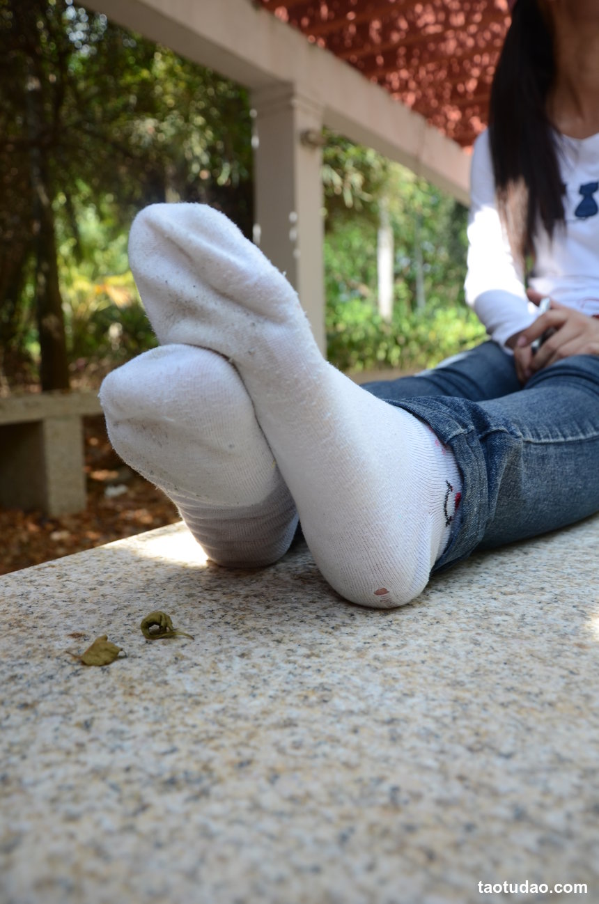 [战前女神] 恋足美腿棉袜女神级摄影套图 赠图 [40P+240M]