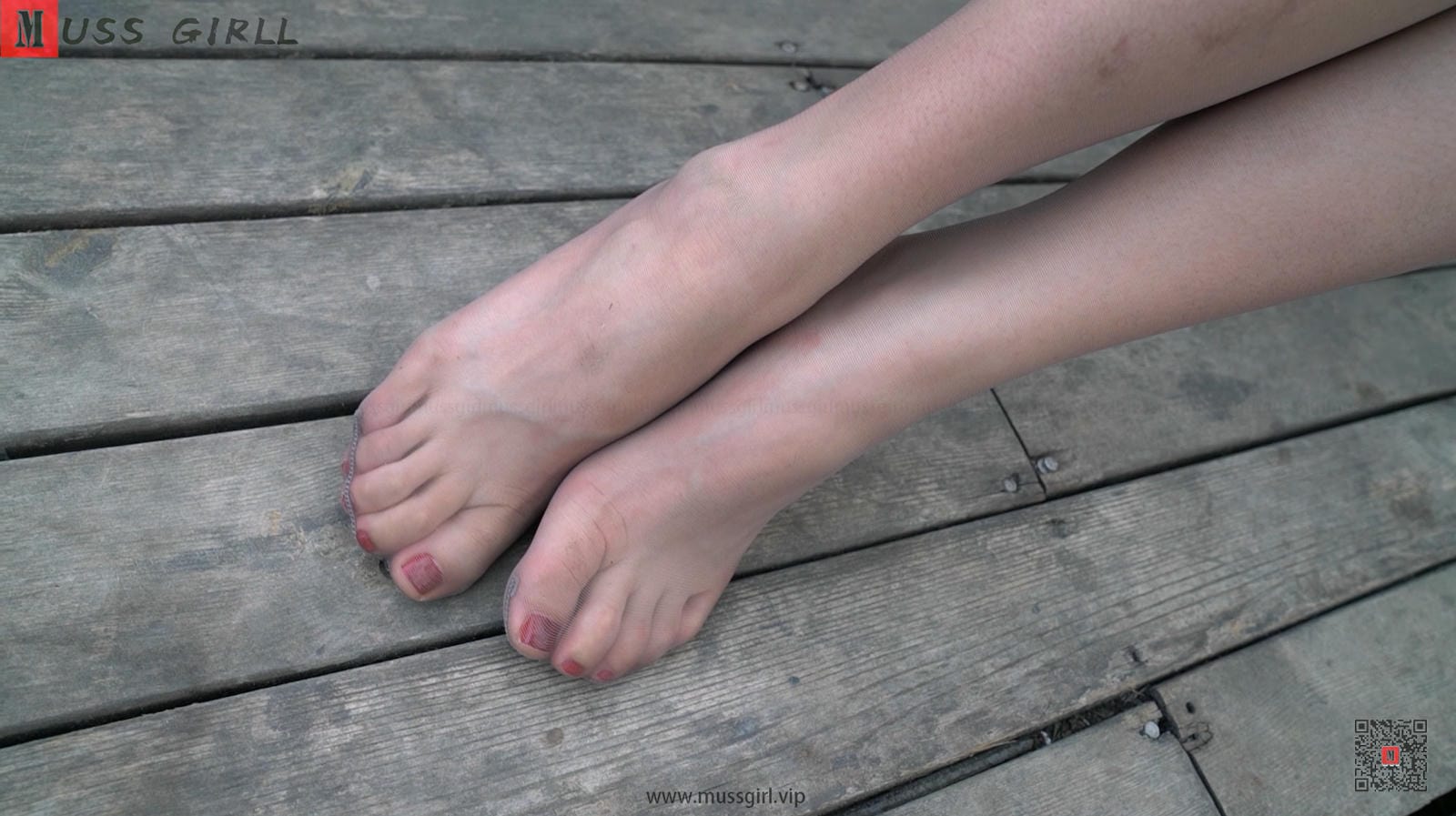 [MussGirl]慕丝女郎视频 No.025 小陈外拍灰丝旗袍古典性感丝足 [MP4-1.27GB]