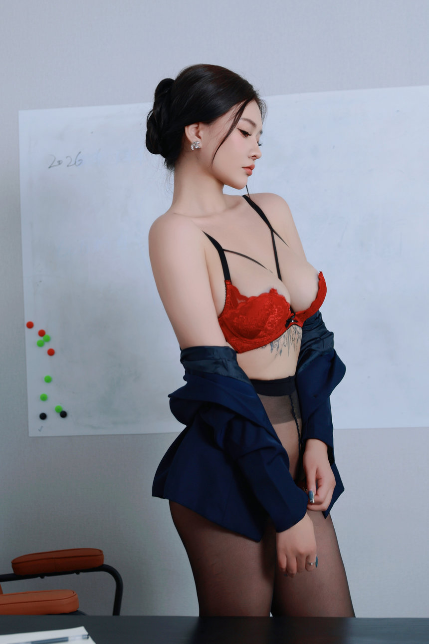 娜比《职业装OL 》原版写真 [102P-495MB]