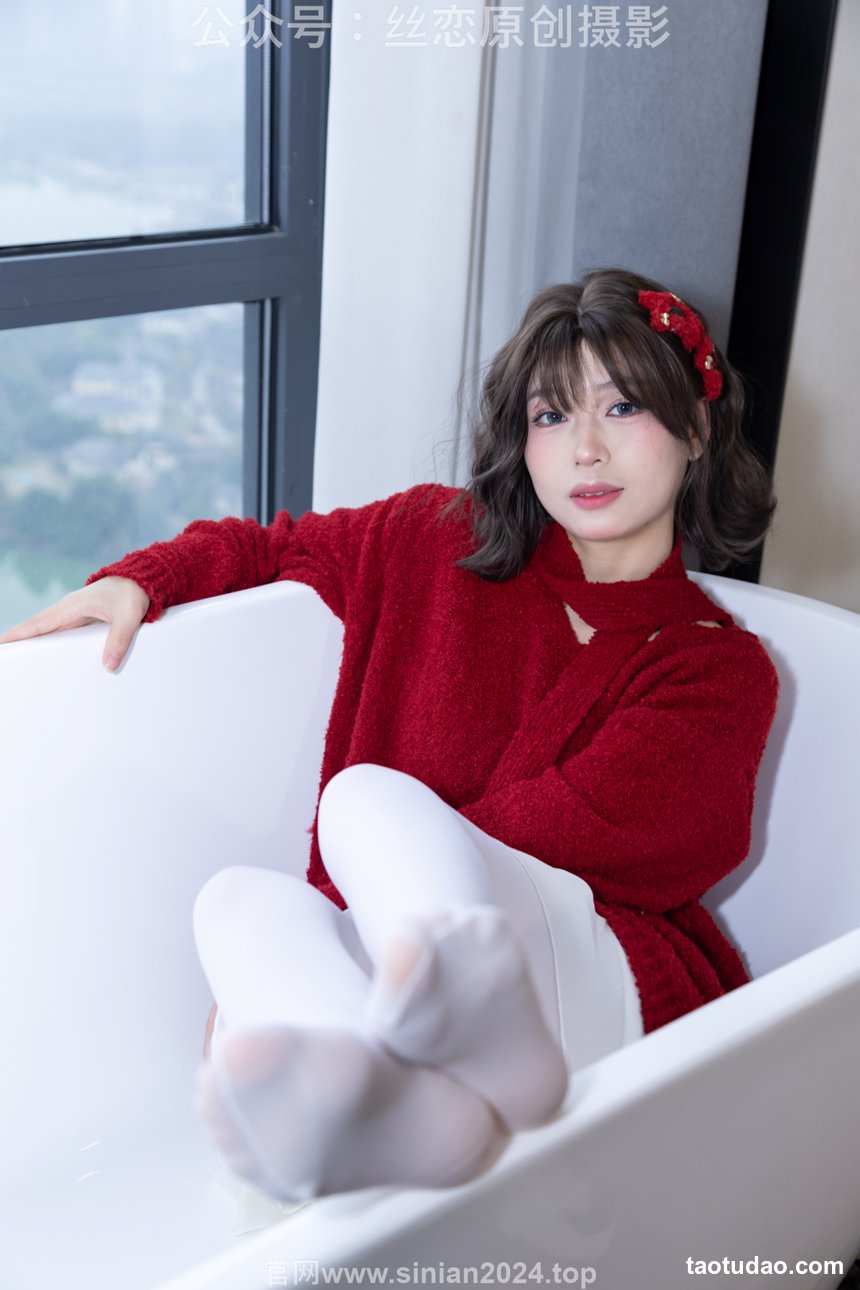 丝恋摄影 NO.010 泡芙-红色毛衣 小白裙 厚白丝袜 白色板鞋[228P+1V／3.13GB]