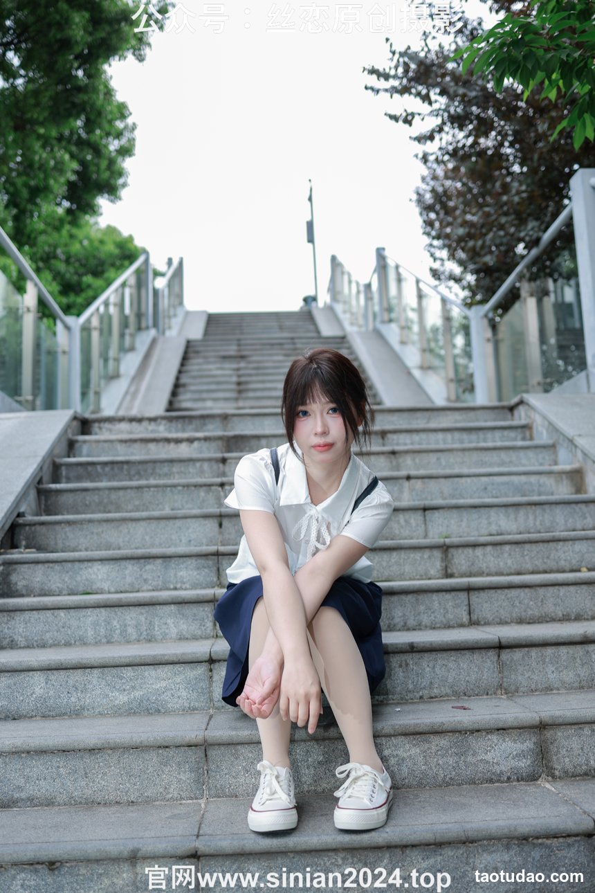 丝恋摄影 NO.016 泡芙-白色衬衫 jk短裙 肉色薄丝 白色帆布鞋[290P+1V／5.18GB]