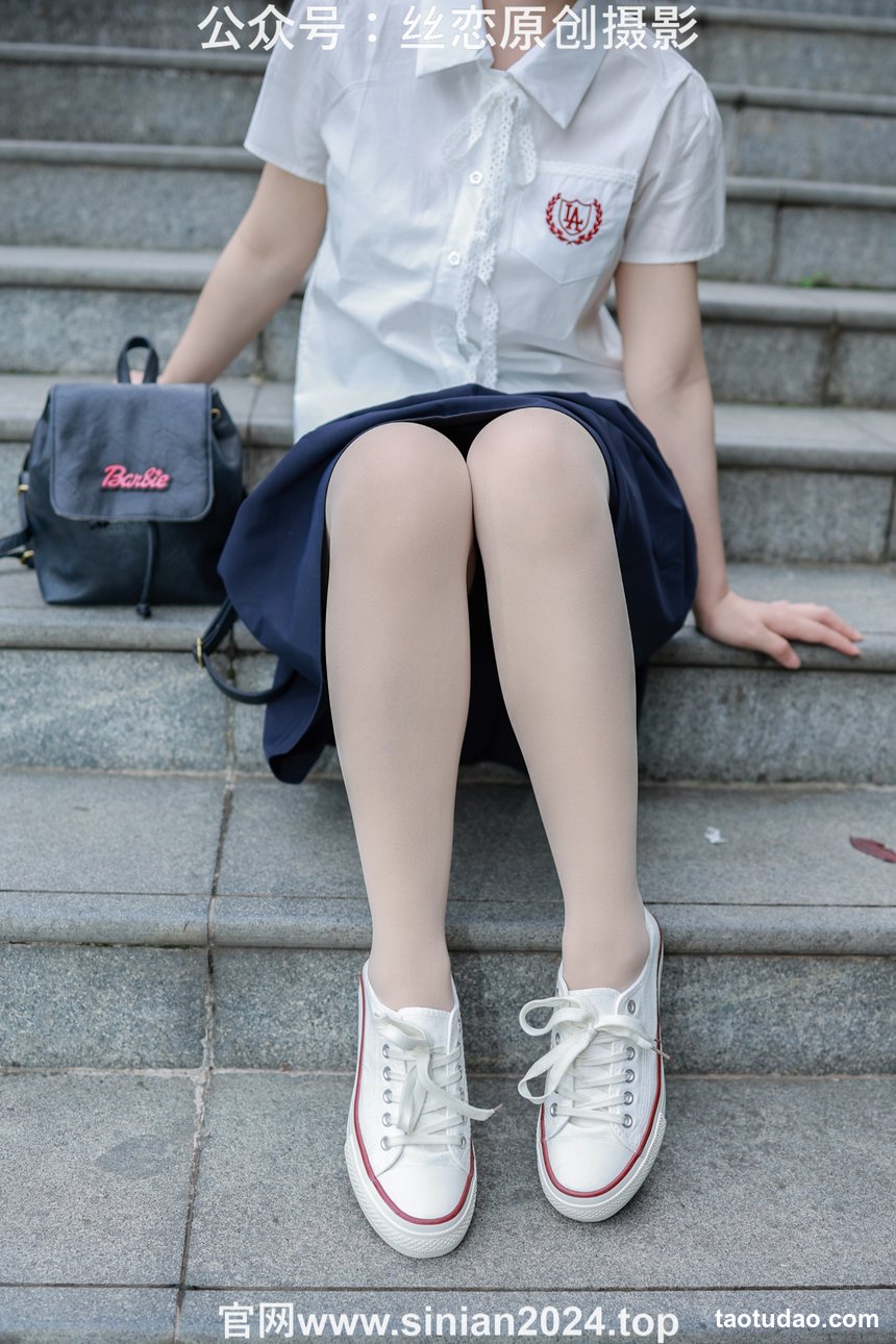 丝恋摄影 NO.016 泡芙-白色衬衫 jk短裙 肉色薄丝 白色帆布鞋[290P+1V／5.18GB]