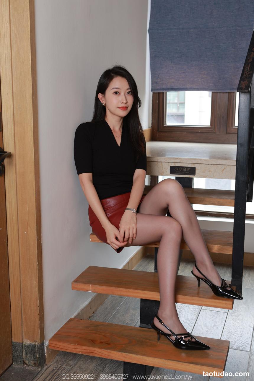 [IESS异思趣向] 2025.11.12 丝享家 2208 小婕《红色小皮裙》[90P-84MB]