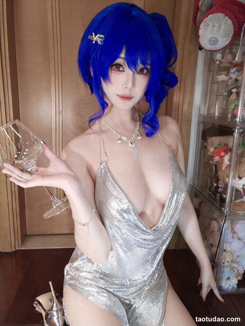 蜜汁猫裘-碧蓝航线-圣路易斯礼服自拍[16P+1V-1.23G]