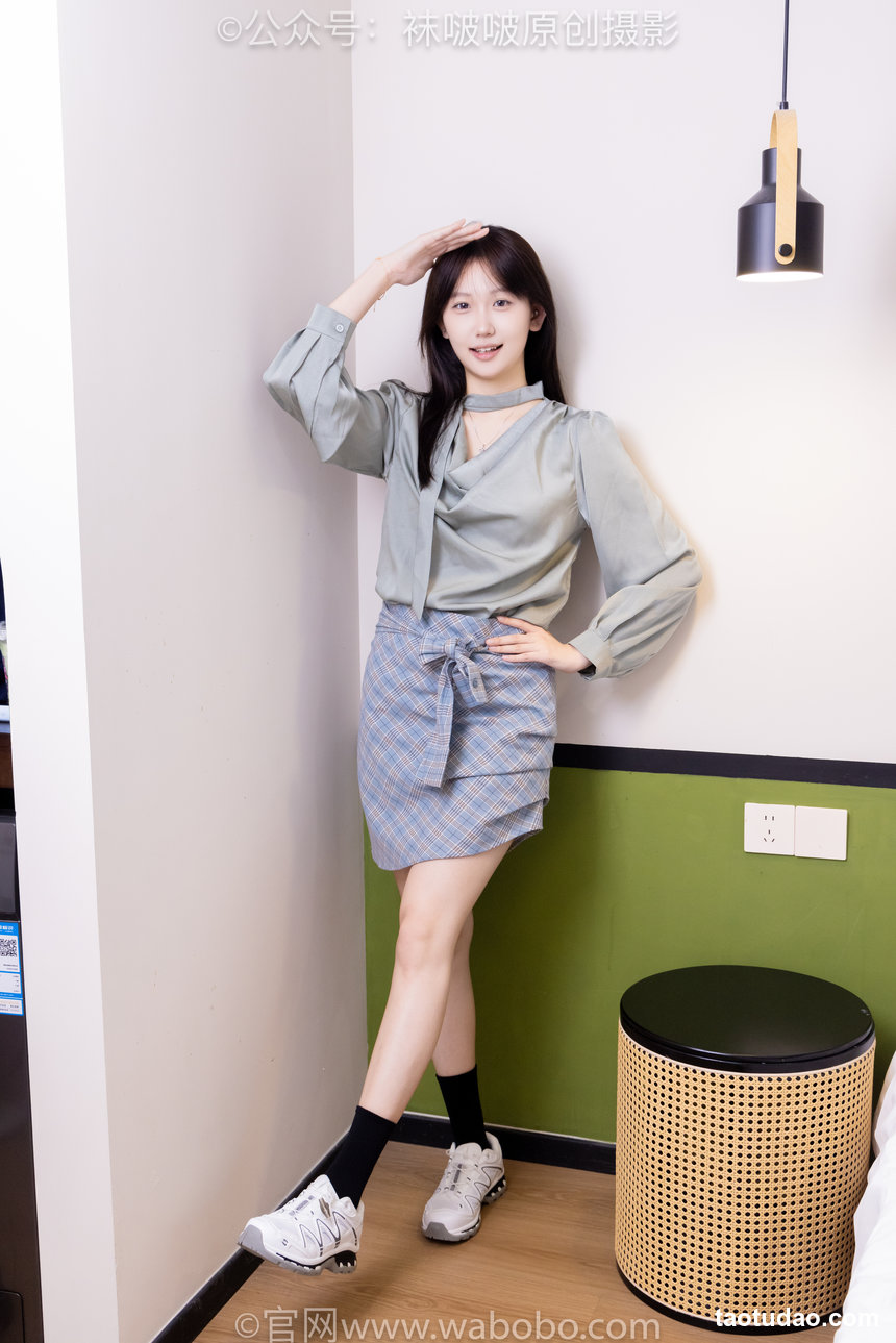 BoBoSocks袜啵啵 No.641 香菜-萨洛蒙运动鞋、黑棉袜、短肉丝 [189P1V-9.97GB]