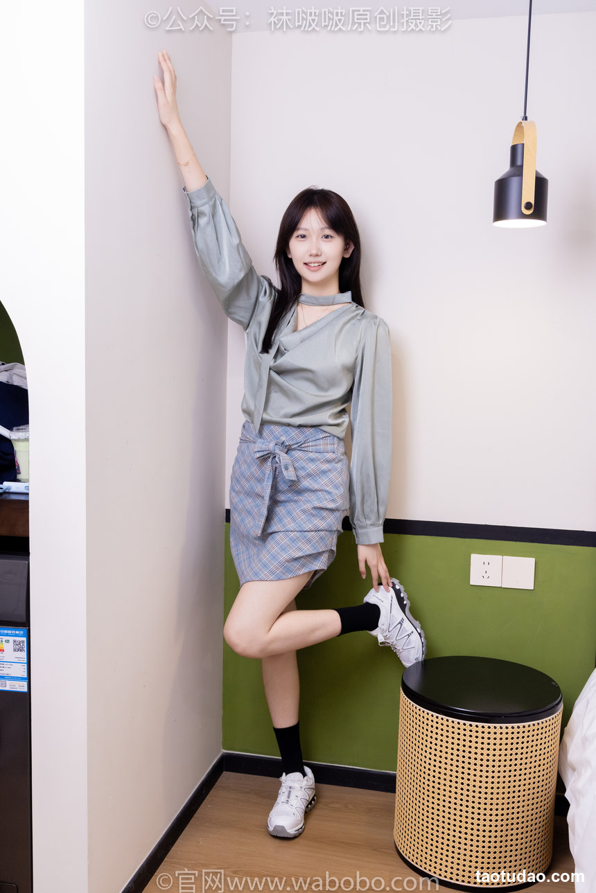 BoBoSocks袜啵啵 No.641 香菜-萨洛蒙运动鞋、黑棉袜、短肉丝 [189P1V-9.97GB]