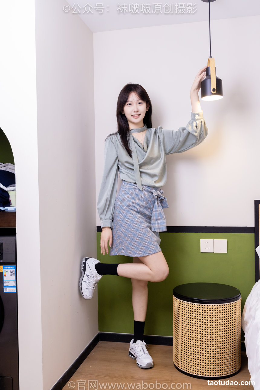 BoBoSocks袜啵啵 No.641 香菜-萨洛蒙运动鞋、黑棉袜、短肉丝 [189P1V-9.97GB]