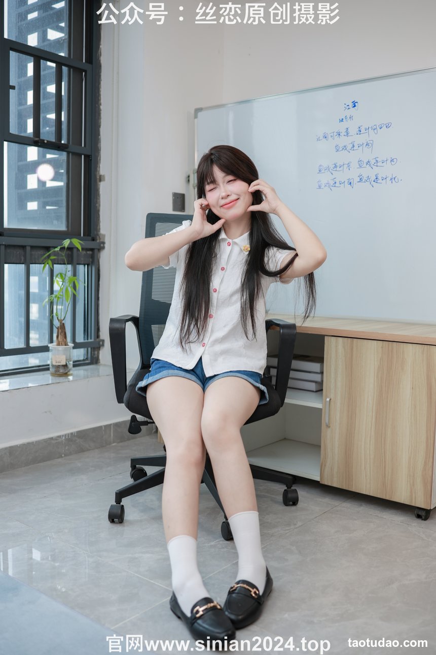 丝恋摄影 NO.038 泡芙-白色小衬衫 牛仔短裤  白棉袜 黑色小皮鞋[310P+1V／4.74GB]