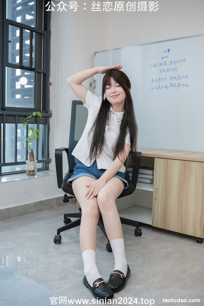 丝恋摄影 NO.038 泡芙-白色小衬衫 牛仔短裤  白棉袜 黑色小皮鞋[310P+1V／4.74GB]