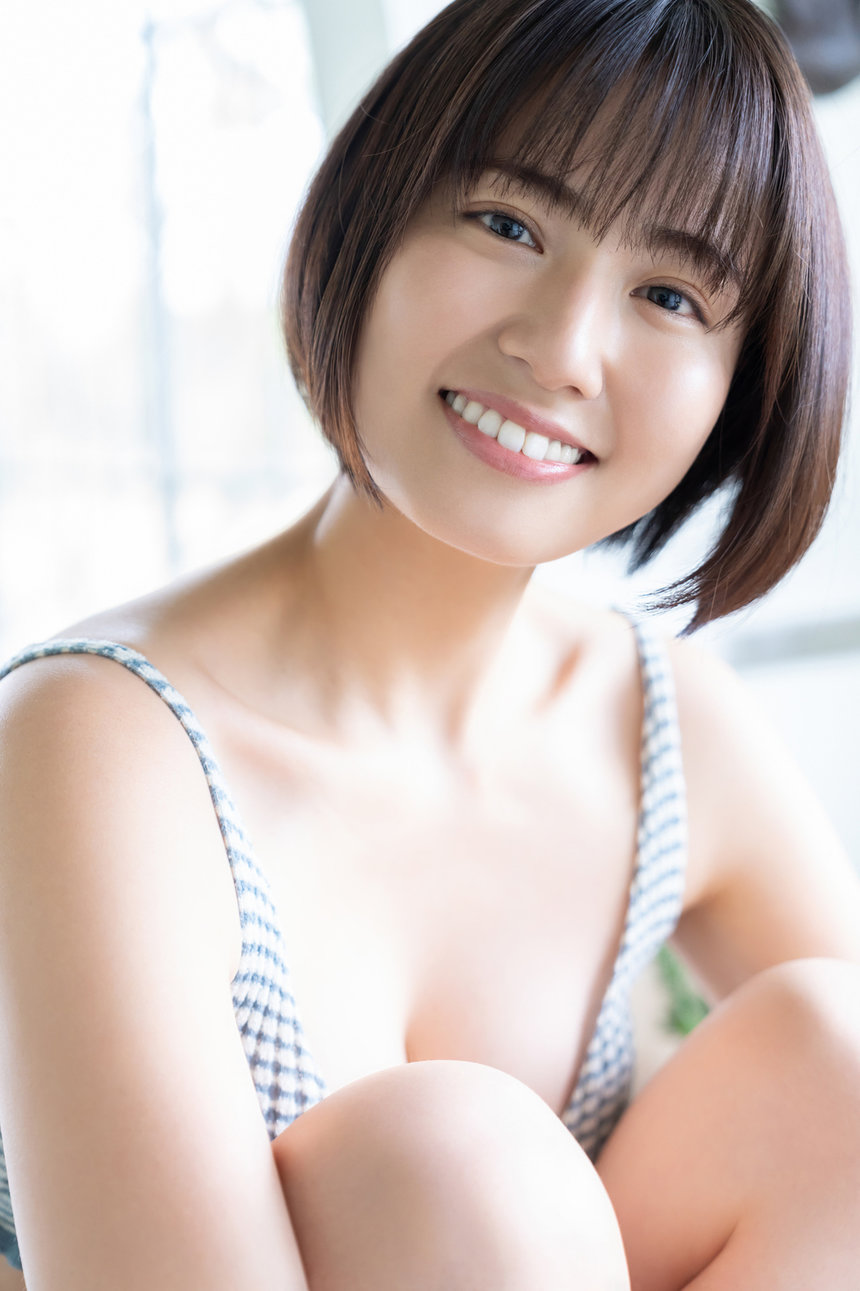 新谷あやか　こっち、こんと？　ｖｏｌ．１　ＦＲＩＤＡＹデジタル写真集