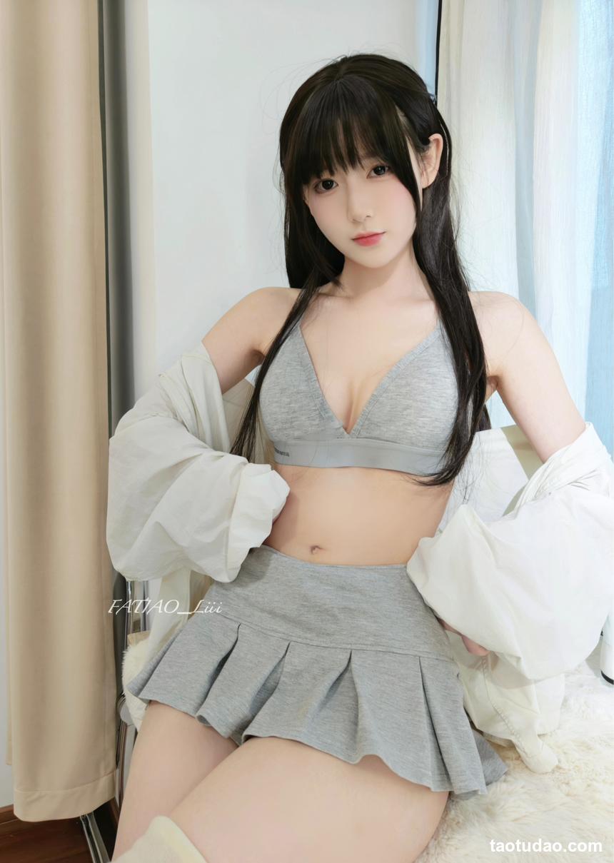 迷之呆梨 –  超短短裙 [18P+1V-100M]