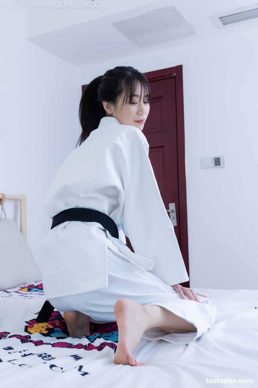 物恋传媒 No.2552 菜菜-人字拖、黑色踩脚裤袜、裸足、纯白棉袜 [230P1V-5.35GB]