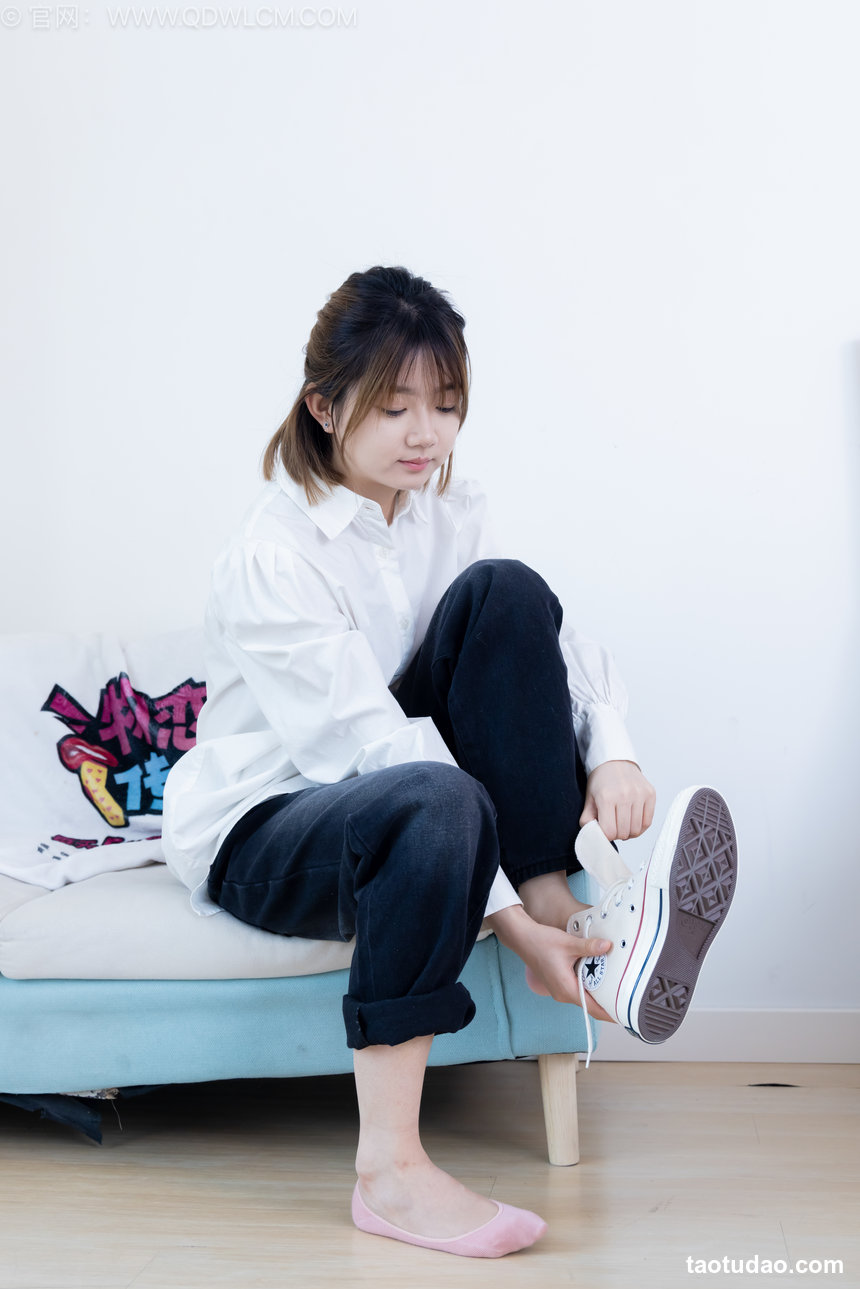 物恋传媒 No.2554 欢欢-帆布鞋、粉色船袜 [160P1V-5.00GB]