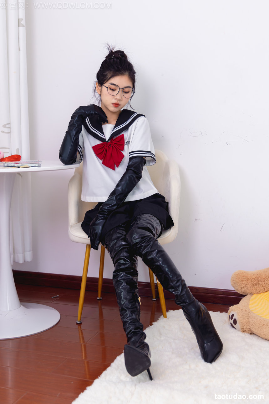 物恋传媒 No.2557 米米-高跟长靴、薄白丝、JK制服、皮手套 [155P1V-3.15GB]